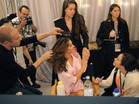 VS_Angels_Hair_9_makeup_preparations_for_the_2009_VS_Fashion_Show_NYC_191109_128.jpg