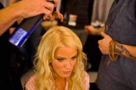 VS_Angels_Hair_3_makeup_preparations_for_the_2009_VS_Fashion_Show_NYC_191109_157.jpg