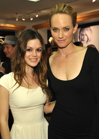 RachelBilson_Amber_Valletta_for_Monrow_launch_06.jpg