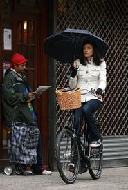 Famke_Janssen_Biking_at_SoHo_121109_001.jpg