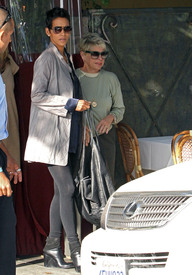 Halle_Berry_leaves_Piccolinos_04.jpg