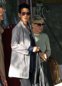 Halle_Berry_leaves_Piccolinos_05.jpg