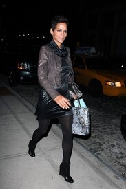 HalleBerryLeavesaBookLaunch7.jpg