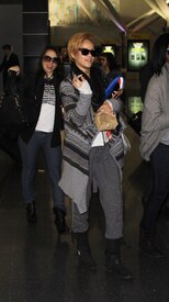 Rihanna_JFK_NYC_05.jpg