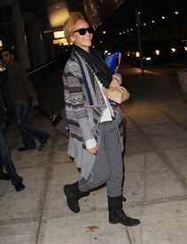 Rihanna_JFK_NYC_07.jpg