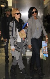 Rihanna_JFK_NYC_09.jpg