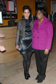 celebrity-paradise.com_Halle_Berry_evening_015.jpg