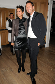 celebrity-paradise.com_Halle_Berry_evening_028.jpg