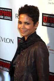 celebrity-paradise.com_Halle_Berry_evening_040.jpg