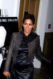 celebrity-paradise.com_Halle_Berry_evening_056.jpg
