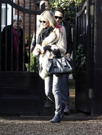 14777_Tikipeter_Kate_Moss_008_123_72lo.jpg