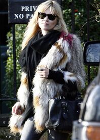 14687_Tikipeter_Kate_Moss_002_123_28lo.jpg
