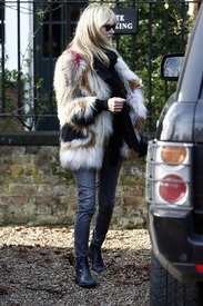 14749_Tikipeter_Kate_Moss_006_123_204lo.jpg