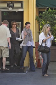 51217_Preppie_Jennifer_Love_Hewitt_out_in_Toluca.jpg