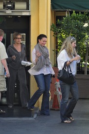 51263_Preppie_Jennifer_Love_Hewitt_out_in_Toluca.jpg