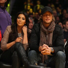 celebrity_paradise.com_TheElder_KimKardashian2010_11_21_attheLALakersgameinLA3.jpg