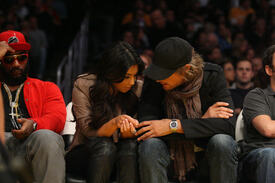 celebrity_paradise.com_TheElder_KimKardashian2010_11_21_attheLALakersgameinLA5.jpg