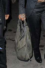 celebrity_paradise.com_TheElder_HalleBerry2010_11_18_leavingTheLionRestaurantinNewYork2.jpg