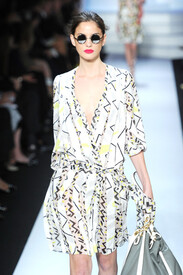 Diane Von Furstenberg Runway Spring 2011 MBFW AfPQ3Uo3jAkl.jpg