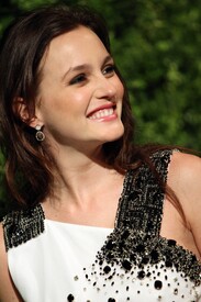 1KZEIBDC7X_Leighton_Meester_Bikini_HQ_9_.jpg