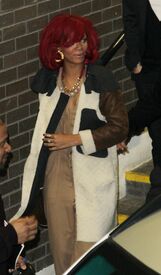 RihannaoutandaboutinLondon_10.jpg