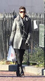 HalleBerryoutandaboutinNYC19.11.2010_02.JPG