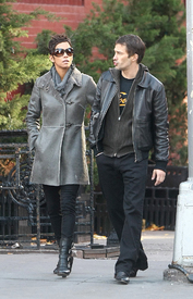 HalleBerryoutandaboutinNYC19.11.2010_13.JPG