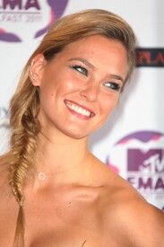 Bar_Rafaeli_MTV_EMA_in_Belfast_November_6_2011_08.jpg