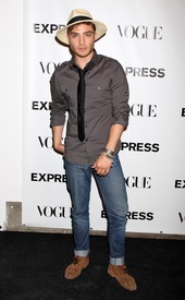 celebrity_paradise.com_Anna_EdWestwick_ExpressCelebrates3DecadesOfFashionWithVogue_May20104.jpg