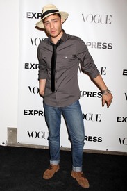 celebrity_paradise.com_Anna_EdWestwick_ExpressCelebrates3DecadesOfFashionWithVogue_May20105.jpg