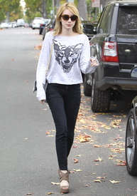 60815_Preppie_Emma_Roberts_out_in_Beverly_Hills_24_122_59lo.jpg