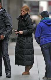 Blake-Lively-Black-Coat-Gossip-Girl-Set-Pictures.jpg