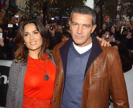 Salma Hayek promoting the film Puss in Boots in Paris 20.11.2011_10.jpg