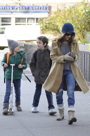 sarah_jessica_parker_out_and_about_in_nyc.jpg