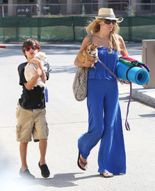 3Brandi_Glanville_Blue_Outfit_Soccer_Game_Los_Angeles_CA_05062012_4.jpg