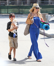 5Brandi_Glanville_Blue_Outfit_Soccer_Game_Los_Angeles_CA_05062012_4.jpg