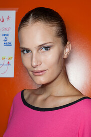 Laura_Biagiotti_Spring_2013_Backstage_b9_HFr_F7_XNY.jpg