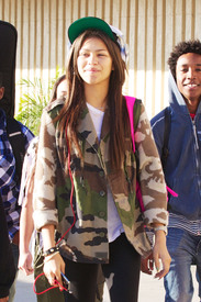 Preppie_Zendaya_Coleman_at_LAX_Airport_10.jpg