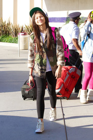 Preppie_Zendaya_Coleman_at_LAX_Airport_13.jpg