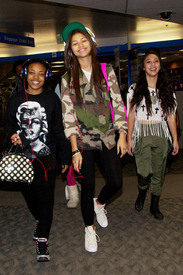 Preppie_Zendaya_Coleman_at_LAX_Airport_16.jpg