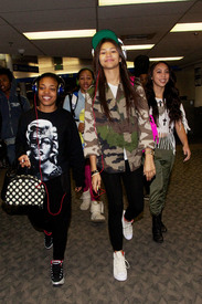 Preppie_Zendaya_Coleman_at_LAX_Airport_17.jpg