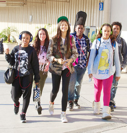 Preppie_Zendaya_Coleman_at_LAX_Airport_4.jpg