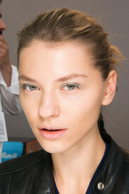 Issey_Miyake_Spring_2013_Backstage_Z4u265l_Ma5ex.jpg