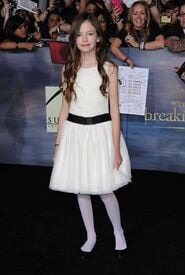 Tikipeter_Mackenzie_Foy_Twilight_Premere_007.jpg