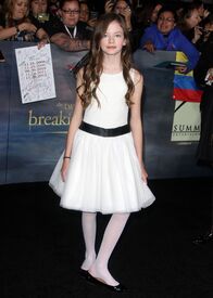 Tikipeter_Mackenzie_Foy_Twilight_Premere_009.jpg