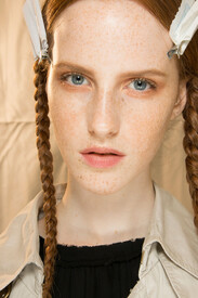 Viktor_Rolf_Spring_2013_Backstage_m-_FSXPk_Ubl4x.jpg