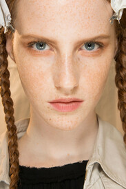 Viktor_Rolf_Spring_2013_Backstage_t_Mfjl_Fk_TXdax.jpg