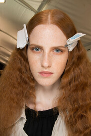 Viktor_Rolf_Spring_2013_Backstage_d2_Dj_Kj_JDz_Yx.jpg