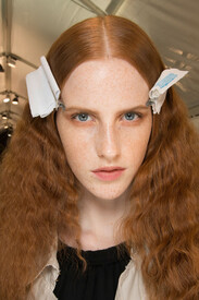 Viktor_Rolf_Spring_2013_Backstage_0w2y_GBHU7y_Ox.jpg