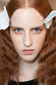 th_Viktor_Rolf_Spring_2013_Backstage_0_Wmu_Rtuy37_Cx.jpg